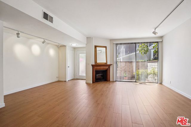 13065 Mindanao Way, Marina del Rey CA: https://media.crmls.org/mediaz/b2f17105-d425-45cd-aecb-87fd4c55a7ef.jpg