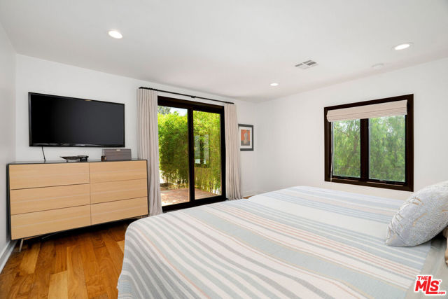 6216 Primrose Avenue, Los Angeles CA: https://media.crmls.org/mediaz/b2f1ba72-9da1-464f-9689-2b00050d4df0.jpg