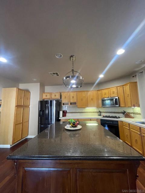 5192 Emerald Cove, San Diego CA: https://media.crmls.org/mediaz/b2f220dd-6597-4009-8d0d-2a243f049b4a.jpg