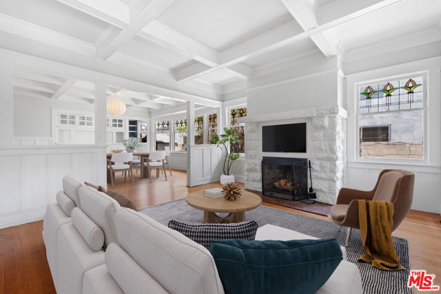 45 Breeze Avenue, Venice CA: https://media.crmls.org/mediaz/b2f244c4-c467-4bf7-9605-6f3a5c198f4c.jpg