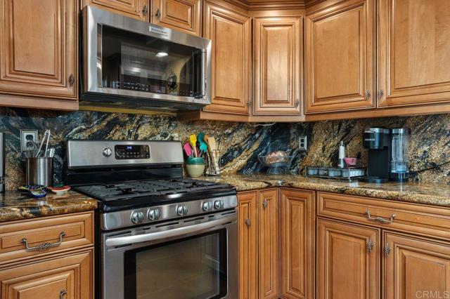 Detail Gallery Image 10 of 39 For 1110 Ballata Ct, Vista,  CA 92081 - 3 Beds | 2/1 Baths