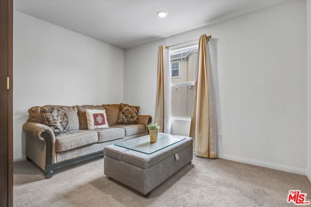 513 Heritage Parkway, Fillmore CA: https://media.crmls.org/mediaz/b2f3af3f-9d47-46aa-a96f-4ff07051971e.jpg