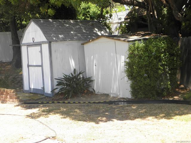 6707 Mineral Dr, San Diego CA: https://media.crmls.org/mediaz/b2f410dd-feca-46f2-b505-7ad31f0b80cc.jpg