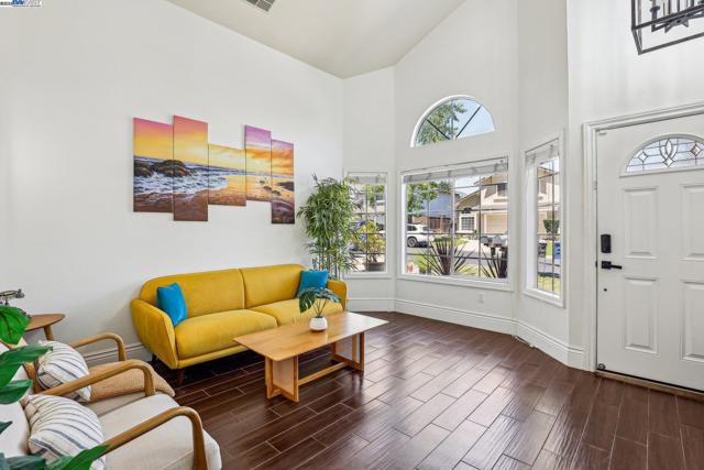 1060 Green Point Ct, Concord CA: https://media.crmls.org/mediaz/b2f48a90-aecc-4df5-bf79-28c39f84c95a.jpg