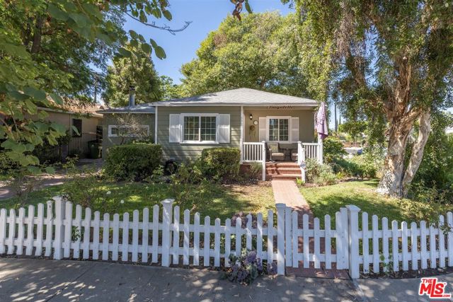 5967 Alonzo Avenue photo 2