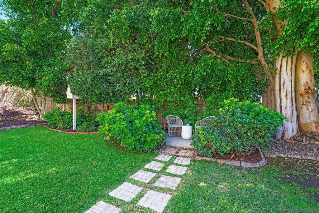 https://media.crmls.org/mediaz/b2f4a7e3-05a1-47cf-8fa9-ca00048d6930.jpg?preset=X-Large