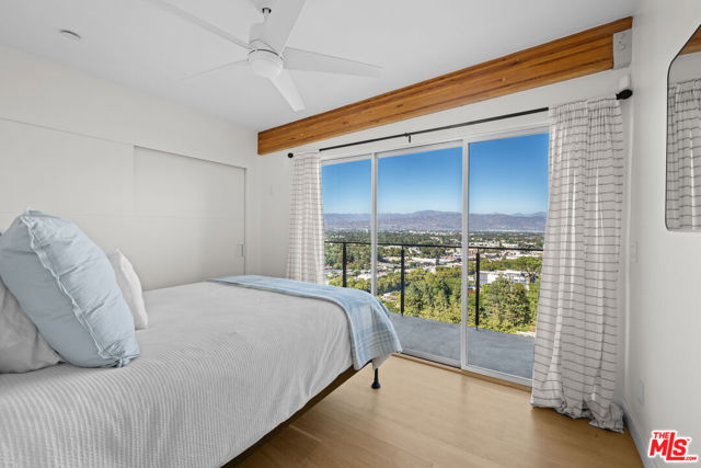 3631 Sunswept Drive, Studio City CA: https://media.crmls.org/mediaz/b2f4d773-4bd9-4fe8-9dd2-ef22bbf7bfd8.jpg