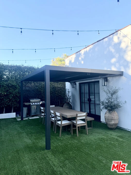 1430 Stearns Drive, Los Angeles CA: https://media.crmls.org/mediaz/b2f535a5-0571-4424-b1a1-61120ba5949c.jpg