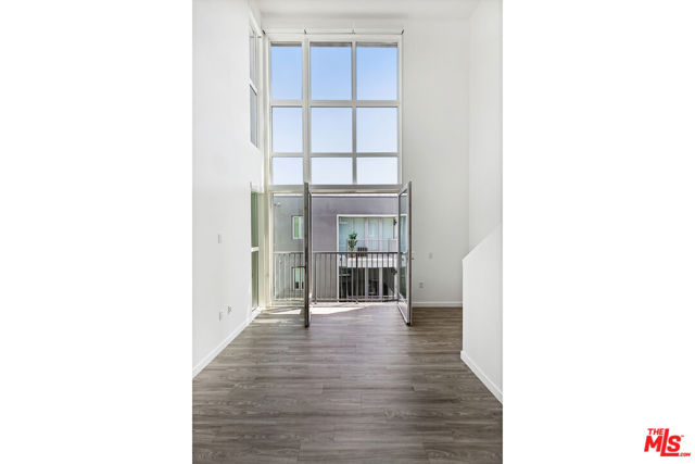 5750 E Hollywood Boulevard, Los Angeles CA: https://media.crmls.org/mediaz/b2f5c622-c06c-4160-90cb-6ce315d783f5.jpg