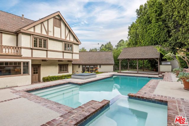 16754 Ashley Oaks, Encino CA: https://media.crmls.org/mediaz/b2f5e521-f007-4969-9427-fcf75e05b00d.jpg
