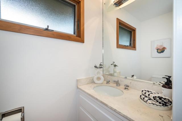 26939 Beatrice Lane, Los Altos Hills CA: https://media.crmls.org/mediaz/b2f60afe-62e1-4041-83fc-1a927f520a4b.jpg