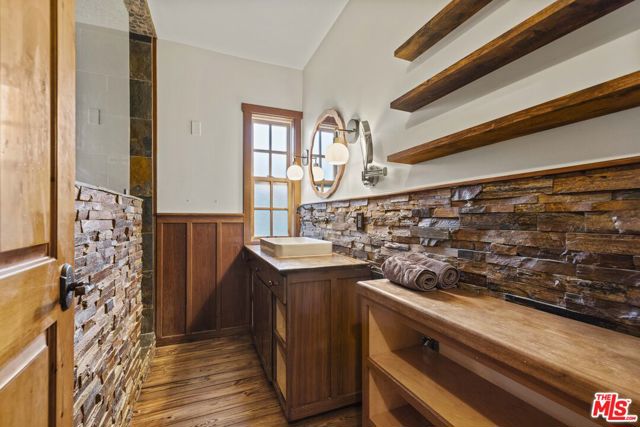 22651 Calvert Street, Woodland Hills CA: https://media.crmls.org/mediaz/b2f63fa3-5119-49ca-8bcd-0351758a96af.jpg