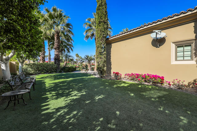 52345 Via Savona, La Quinta CA: https://media.crmls.org/mediaz/b2f67cae-e52e-4c58-9c98-013a3131d3e2.jpg