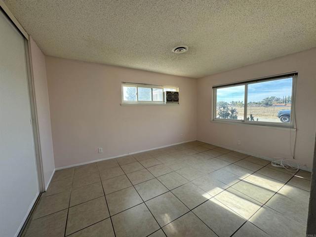 Detail Gallery Image 12 of 36 For 26030 New Chicago Ave, Hemet,  CA 92544 - 2 Beds | 2 Baths