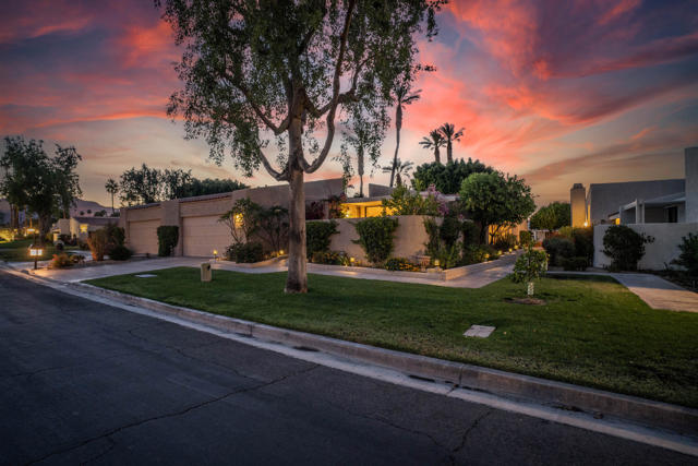 75180 Chippewa Drive, Indian Wells CA: https://media.crmls.org/mediaz/b2f68839-496c-4ab8-8891-f666e6cef351.jpg
