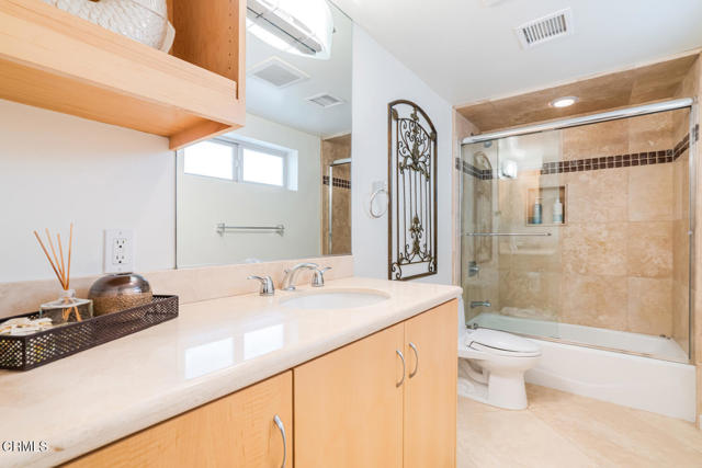 3300 Ocean Drive, Oxnard CA: https://media.crmls.org/mediaz/b2f69db7-68c2-4fef-8b60-32347a7ceb0a.jpg