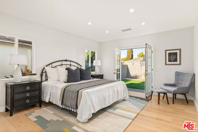 4240 Chase Avenue, Los Angeles CA: https://media.crmls.org/mediaz/b2f6af57-261d-44e3-9001-4a1ec8840569.jpg