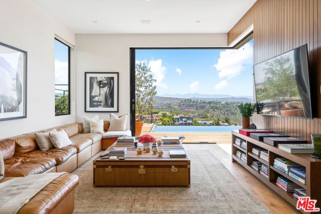 1030 Somera Road, Los Angeles CA: https://media.crmls.org/mediaz/b2f6e0c7-040f-4f4a-af3b-657dc8390210.jpg