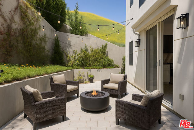 4967 Llano Drive, Woodland Hills CA: https://media.crmls.org/mediaz/b2f6f06e-232f-4c1e-8356-e78719f123e1.jpg