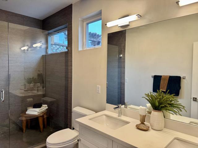 16 Hillview Avenue, Redwood City CA: https://media.crmls.org/mediaz/b2f70174-6839-411d-9bdc-4e521bf745ee.jpg