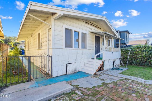 851 N Rampart Boulevard, Los Angeles CA: https://media.crmls.org/mediaz/b2f7ea2b-097f-4498-b984-26f815ff6cb9.jpg