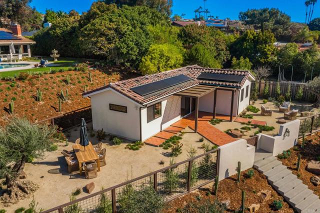 Detail Gallery Image 32 of 39 For 2087 via Ladeta, La Jolla,  CA 92037 - 2 Beds | 2 Baths