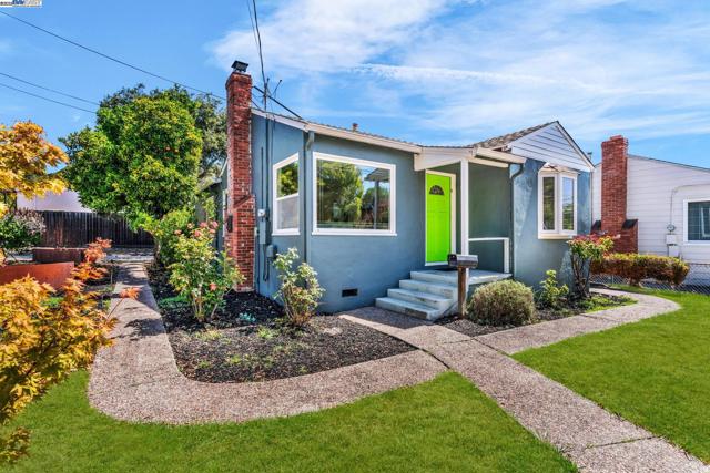 205 Julius St, San Leandro CA: https://media.crmls.org/mediaz/b2f8c624-8cc2-4947-9b70-e815773f6cf1.jpg