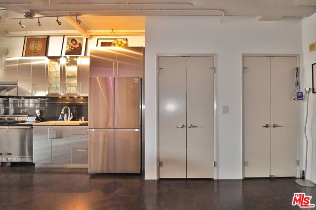 849 S Broadway, Los Angeles CA: https://media.crmls.org/mediaz/b2f8f49e-facb-4e71-9121-e767c5774fe7.jpg
