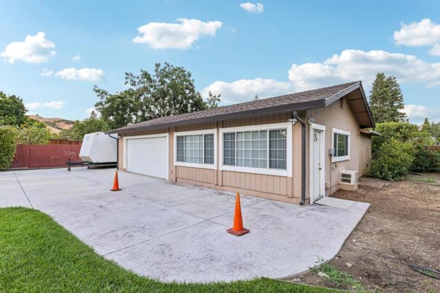 2150 Green Acres Lane, Morgan Hill CA: https://media.crmls.org/mediaz/b2f93fa7-66a0-4151-8549-a90aab7d48ec.jpg