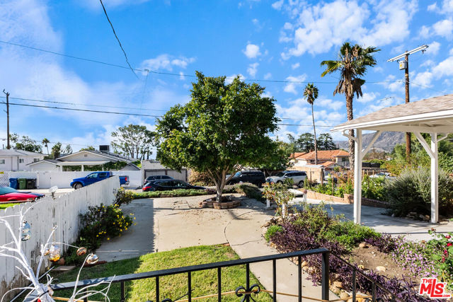 10626 Mountair Avenue, Tujunga CA: https://media.crmls.org/mediaz/b2f9a960-45c5-4d2e-9c7e-17460de06579.jpg
