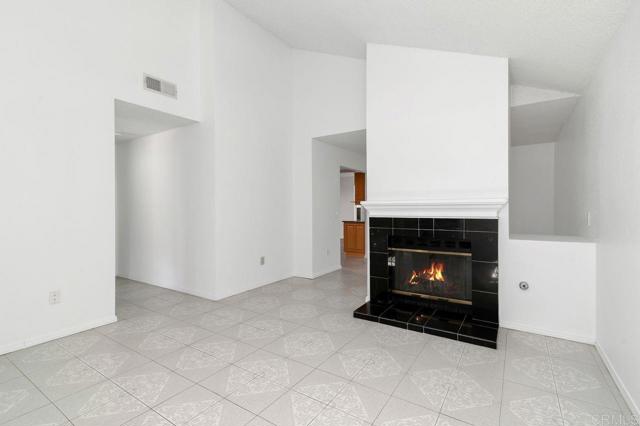 2412 Heatherwood Court, Escondido CA: https://media.crmls.org/mediaz/b2f9dd7e-5056-4a25-a1d6-302440cf2db3.jpg