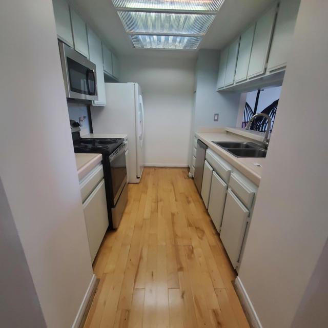 600 W 9th Street, Los Angeles CA: https://media.crmls.org/mediaz/b2f9e152-66ec-46eb-80aa-1ec4704f679b.jpg
