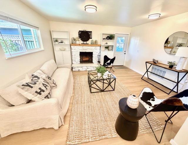 908 Bancroft Ave, Half Moon Bay CA: https://media.crmls.org/mediaz/b2fa58d5-afc2-4889-a916-75273e552fcc.jpg