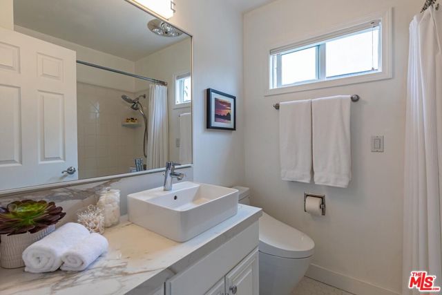 42510 Pacific Coast Highway, Malibu CA: https://media.crmls.org/mediaz/b2fa99c8-c6cc-4c69-86d2-0d450ae0540f.jpg