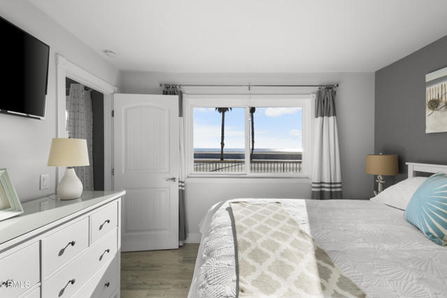 275 E Surfside Drive, Port Hueneme CA: https://media.crmls.org/mediaz/b2fab84d-07ec-4365-885c-06175b09303d.jpg