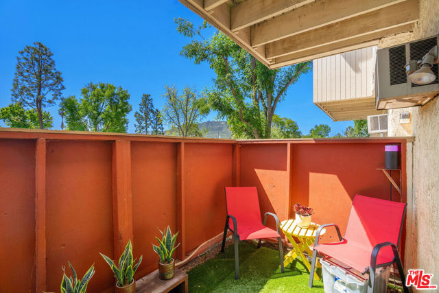 28915 Thousand Oaks Boulevard, Agoura Hills CA: https://media.crmls.org/mediaz/b2fbcd0e-70b1-4919-bdee-a5745fe95b9b.jpg