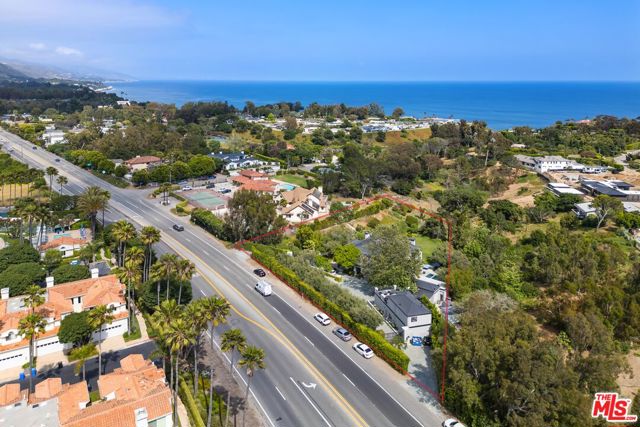 28600 Pacific Coast Highway, Malibu CA: https://media.crmls.org/mediaz/b2fd0bef-fe05-43cb-9202-731fcfc30fa5.jpg