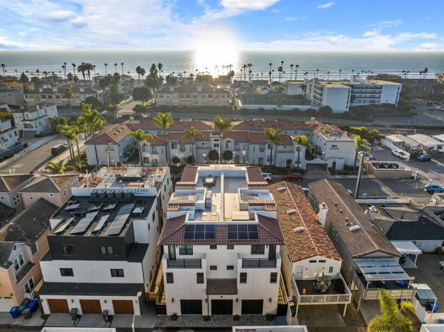 812 N Cleveland Street, Oceanside CA: https://media.crmls.org/mediaz/b2fe0184-1ccd-4167-ad7f-f97db0418226.jpg