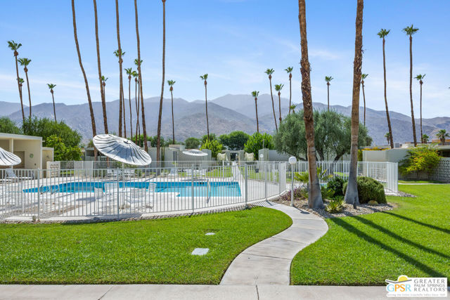 1821 Sandcliff Road, Palm Springs CA: https://media.crmls.org/mediaz/b2fe187a-2130-410a-8ee2-4cc5640beb35.jpg