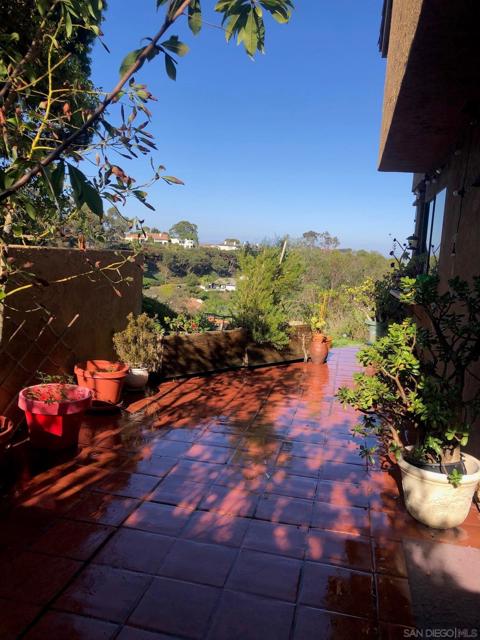 6645 Caminito Scioto, La Jolla CA: https://media.crmls.org/mediaz/b2fecadf-1c13-45a6-8260-c78aa22e2ec3.jpg