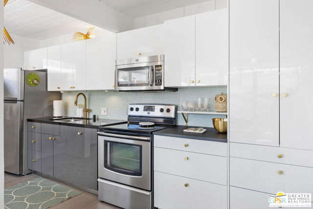 1111 E Palm Canyon Drive, Palm Springs CA: https://media.crmls.org/mediaz/b2ff6c2b-eb67-49ec-9ac4-e9e6650dfe11.jpg