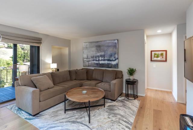5 Sandstone Street, Portola Valley CA: https://media.crmls.org/mediaz/b30041a6-bb44-426f-8340-93ff888958df.jpg