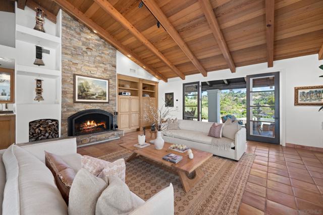 5354 El Camino Del Norte, Rancho Santa Fe CA: https://media.crmls.org/mediaz/b3005360-fb40-49ef-99e3-46c71443352b.jpg