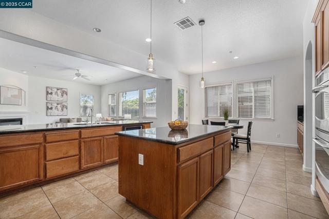 2029 Fitzgerald Way, Brentwood CA: https://media.crmls.org/mediaz/b300a4a5-2728-46ce-af95-00a00c2e000d.jpg