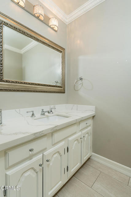1535 Glenmont Drive, Glendale CA: https://media.crmls.org/mediaz/b300fa08-ed84-414c-803e-f0995e788b61.jpg