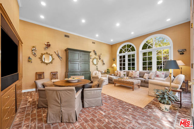 12911 MARLBORO Street, Los Angeles CA: https://media.crmls.org/mediaz/b30128ac-70ef-4ef8-b573-a65d2024e4b3.jpg