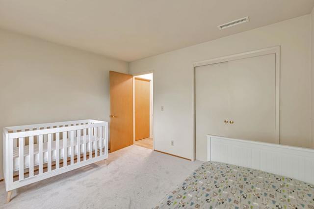 Image 16 of 31 For 2337 Walden Square