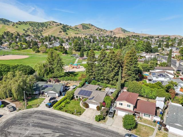 2308 Gabriel Court, Antioch CA: https://media.crmls.org/mediaz/b3016b1d-48bb-4ea9-887d-223b1cb78eab.jpg