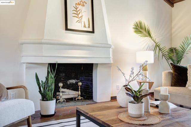 6257 Girvin Dr, Oakland CA: https://media.crmls.org/mediaz/b301d5fc-94e3-41b5-be0e-b80512e4885c.jpg