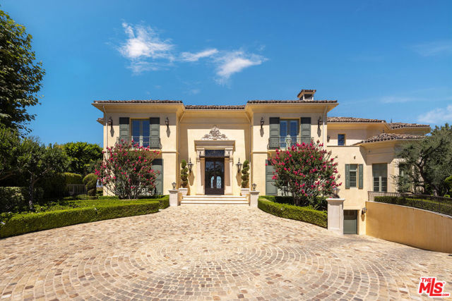 13961 Aubrey Road, Beverly Hills CA: https://media.crmls.org/mediaz/b301eed8-b9f5-4b92-9b0f-9a5065201ab9.jpg